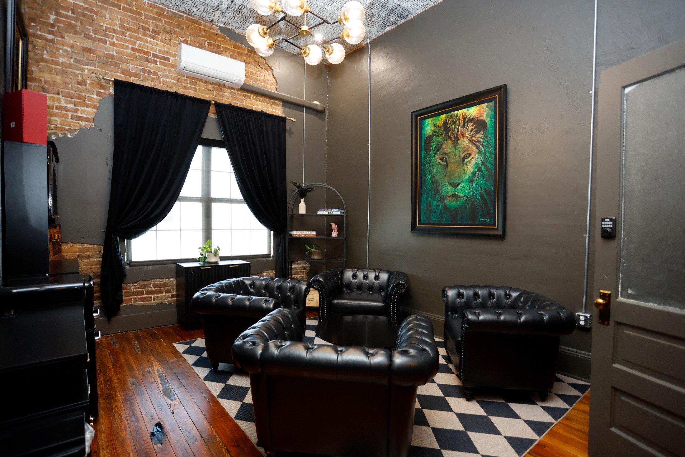 Groom Suite lounge at 115 MAIN